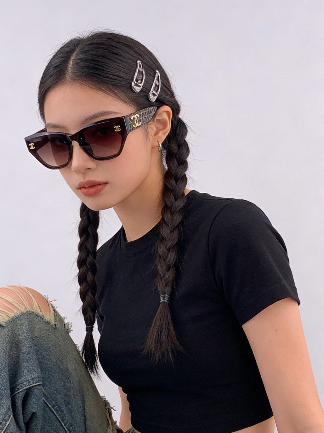 NO:896842,New product CHANEL Chanel sunglasses interpret the latest glasses for spring and summer with unique charm and avant-garde style. The texture is super good and comfortable to wear. Model CH6530 glasses, sunglasses, sunglasses, glasses, chanel, chanel19860909新品CHANEL 香奈儿太阳镜以独特魅力和前卫风格诠释春夏最新眼镜,质感超好佩带舒适 型号CH6530 眼镜墨镜太阳镜,眼镜,chanel,chanel,glasses