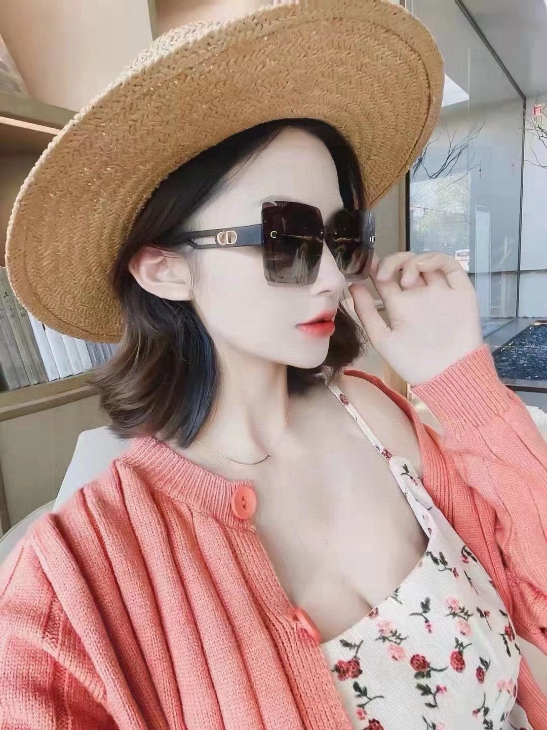 Dior 新款偏光太阳镜 款式多 。经典的方框设计，不挑脸型，无论搭配大衣还是连衣裙都非常显气质 偏光镜