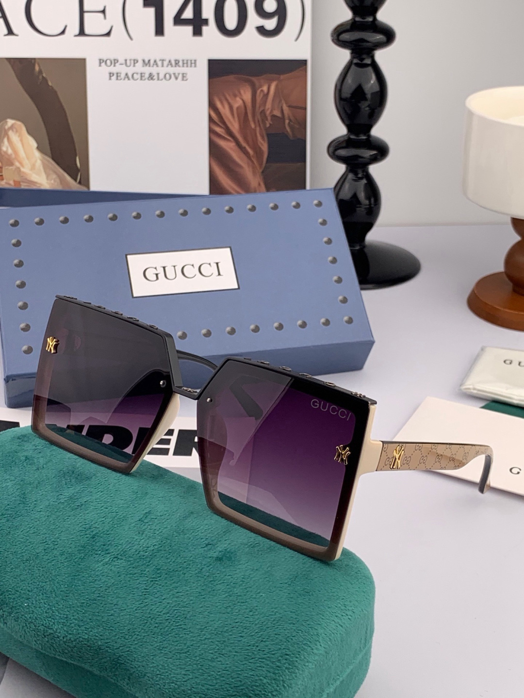 Gucci联名系列限量版经典的方框设计，不挑脸型，无论搭配大衣还是连衣裙都非常显气质 偏光镜片预防紫外线