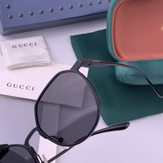 GUCCI-新款情侣款偏光太阳镜、完美品质,独特设计 高品质 高档哑色男仕太阳镜铝镁材质的镜架超轻还防 GUCCI-新款情侣款偏光太阳镜、完美品质,独特设计 高品质 高档哑色男仕太阳镜铝镁材质的镜架超轻还防