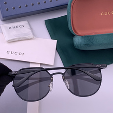 GUCCI-新款情侣款偏光太阳镜、完美品质,独特设计 高品质 高档哑色男仕太阳镜铝镁材质的镜架超轻还防 GUCCI-新款情侣款偏光太阳镜、完美品质,独特设计 高品质 高档哑色男仕太阳镜铝镁材质的镜架超轻还防