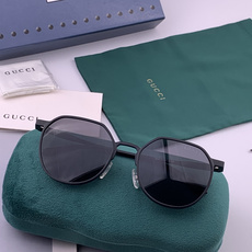 GUCCI-新款情侣款偏光太阳镜、完美品质,独特设计 高品质 高档哑色男仕太阳镜铝镁材质的镜架超轻还防 GUCCI-新款情侣款偏光太阳镜、完美品质,独特设计 高品质 高档哑色男仕太阳镜铝镁材质的镜架超轻还防