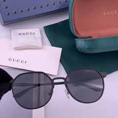 GUCCI-新款情侣款偏光太阳镜、完美品质,独特设计 高品质 高档哑色男仕太阳镜铝镁材质的镜架超轻还防 GUCCI-新款情侣款偏光太阳镜、完美品质,独特设计 高品质 高档哑色男仕太阳镜铝镁材质的镜架超轻还防
