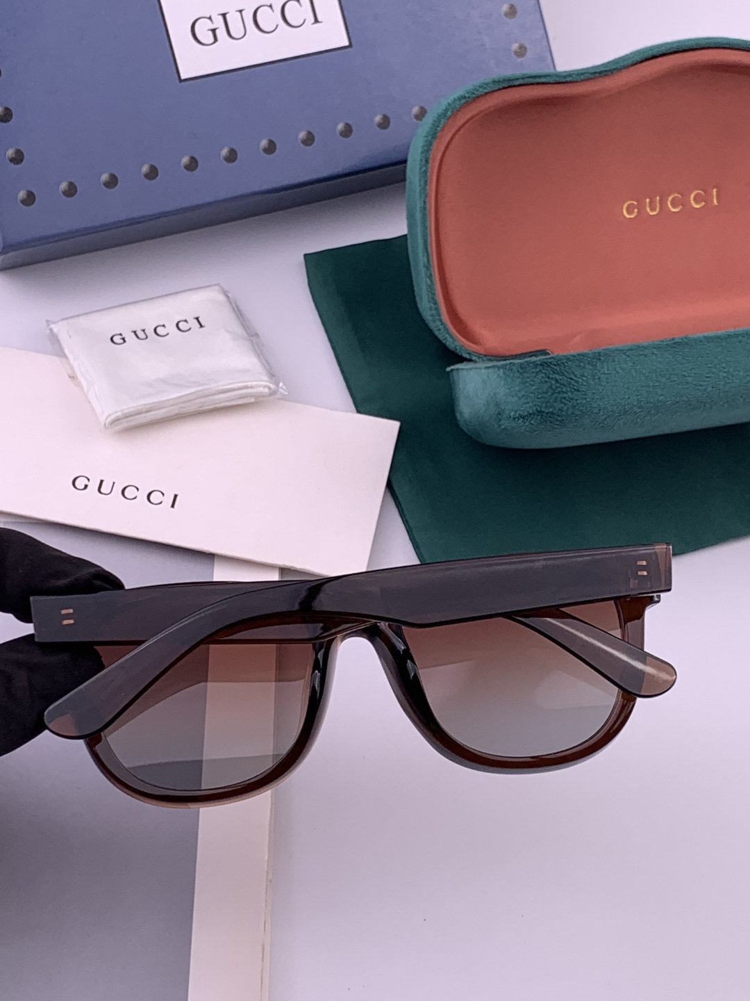 🔺 【GUCCI】开春新款 潮流爆款 时尚方框偏光太阳镜 高品质 佩戴舒适 网红潮款墨镜 型号：G910