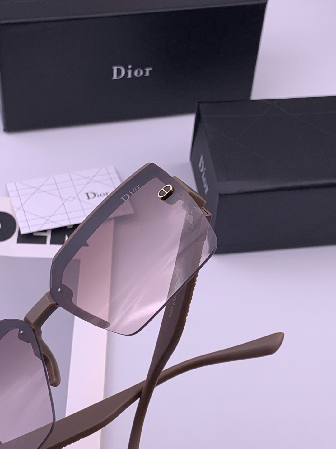 🔺 【DIOR-迪奥】开春新款 潮流爆款 时尚方框太阳镜 高品质 佩戴舒适 网红潮款墨镜 型号：D980