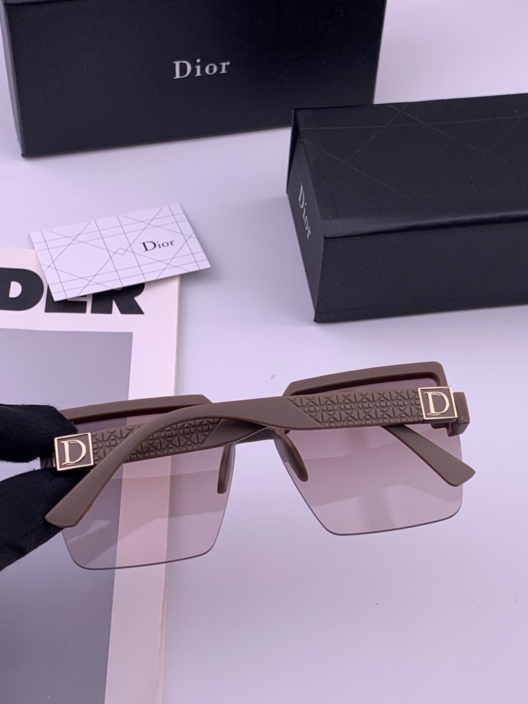 🔺 【DIOR-迪奥】开春新款 潮流爆款 时尚方框太阳镜 高品质 佩戴舒适 网红潮款墨镜 型号：D980