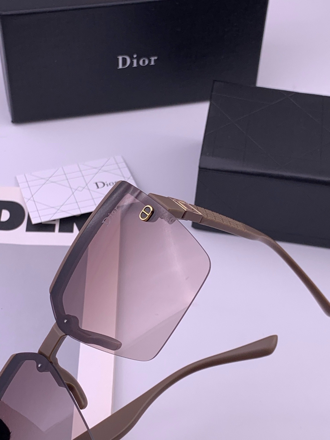 🔺 【DIOR-迪奥】开春新款 潮流爆款 时尚方框太阳镜 高品质 佩戴舒适 网红潮款墨镜 型号：D980