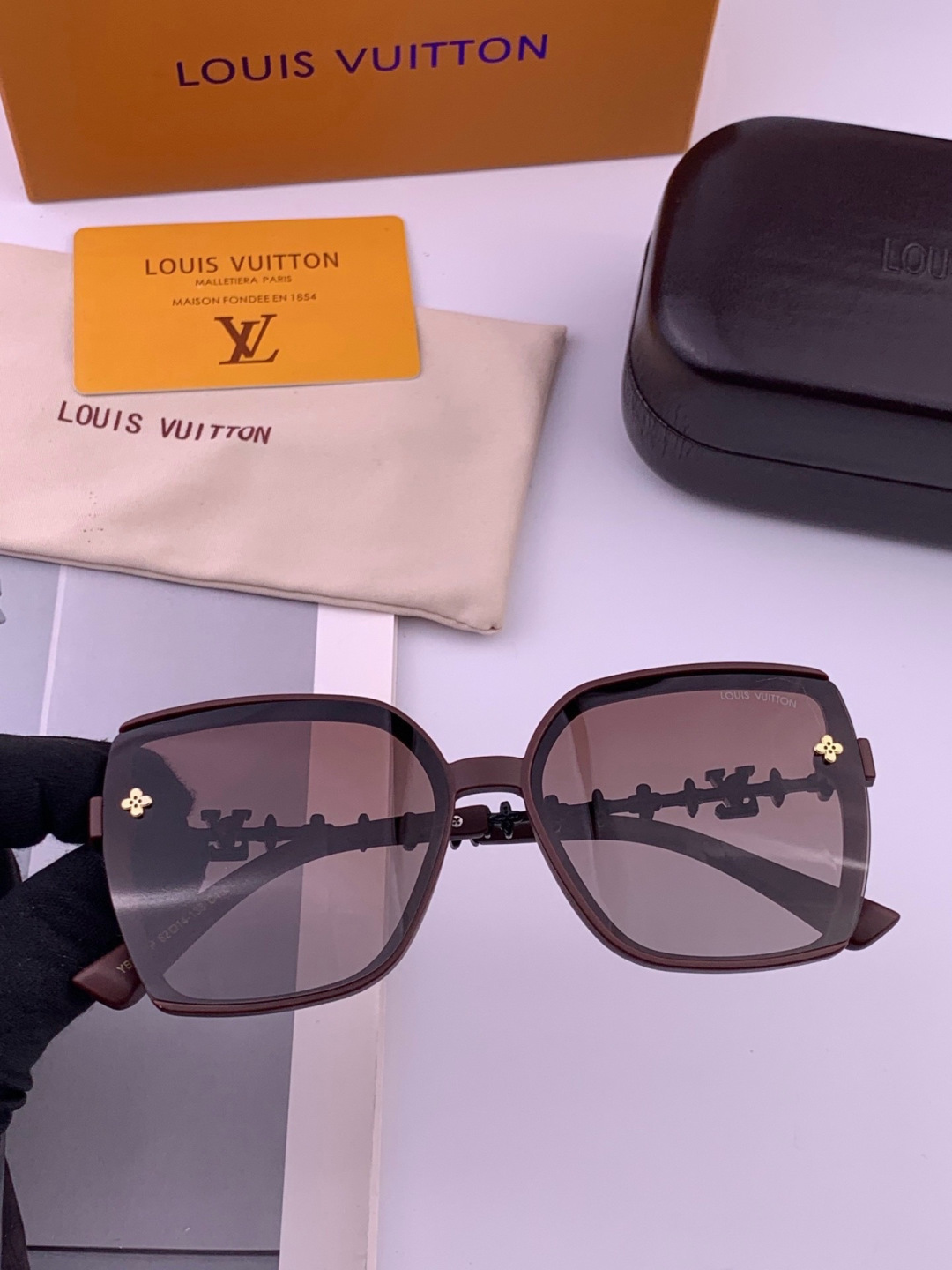 【TR偏光系列】lv大框太阳镜墨镜经典的方框设计，不挑脸型，无论搭配大衣还是连衣裙都非常显气质偏光镜片预