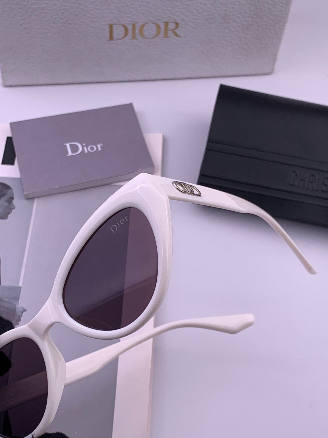 🔺 【DIOR-迪奥】开春新款 潮流爆款 时尚方框偏光太阳镜 高品质 佩戴舒适 网红潮款墨镜 型号：D4