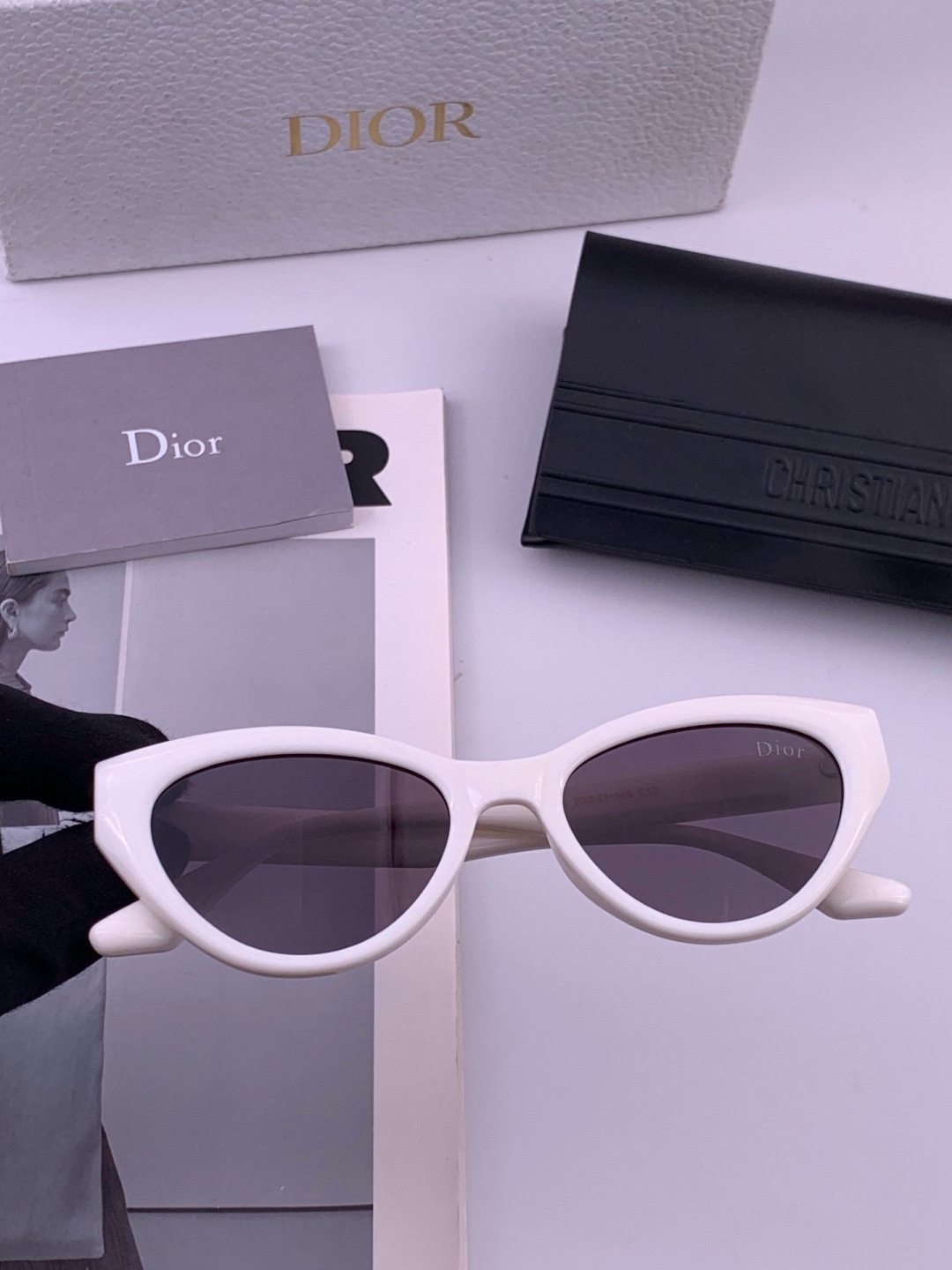 🔺 【DIOR-迪奥】开春新款 潮流爆款 时尚方框偏光太阳镜 高品质 佩戴舒适 网红潮款墨镜 型号：D4