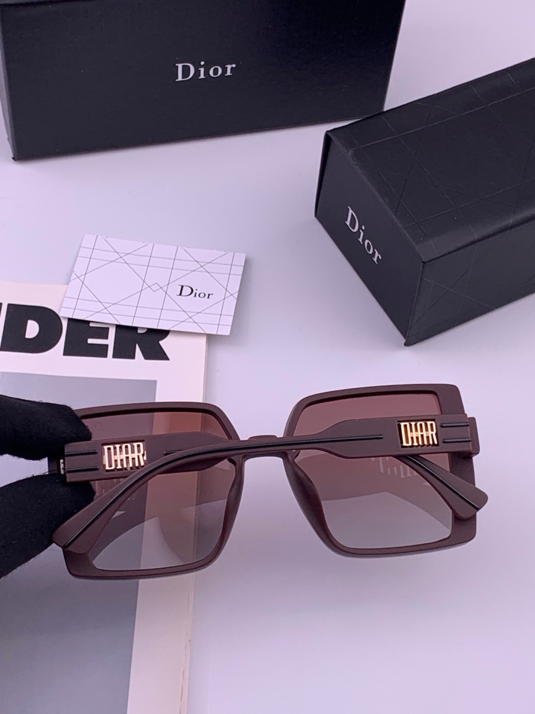🔺 【DIOR-迪奥】开春新款 潮流爆款 时尚方框偏光太阳镜 高品质 佩戴舒适 网红潮款墨镜 型号：D5