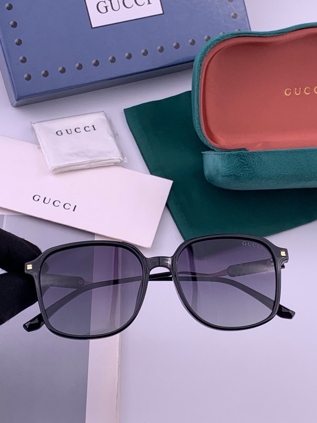 GUCCI 开春新款太阳镜 各路网红纷纷带起气场满分‼️ 俏皮甜美.上脸效果更佳.金属质感超好 型号：G