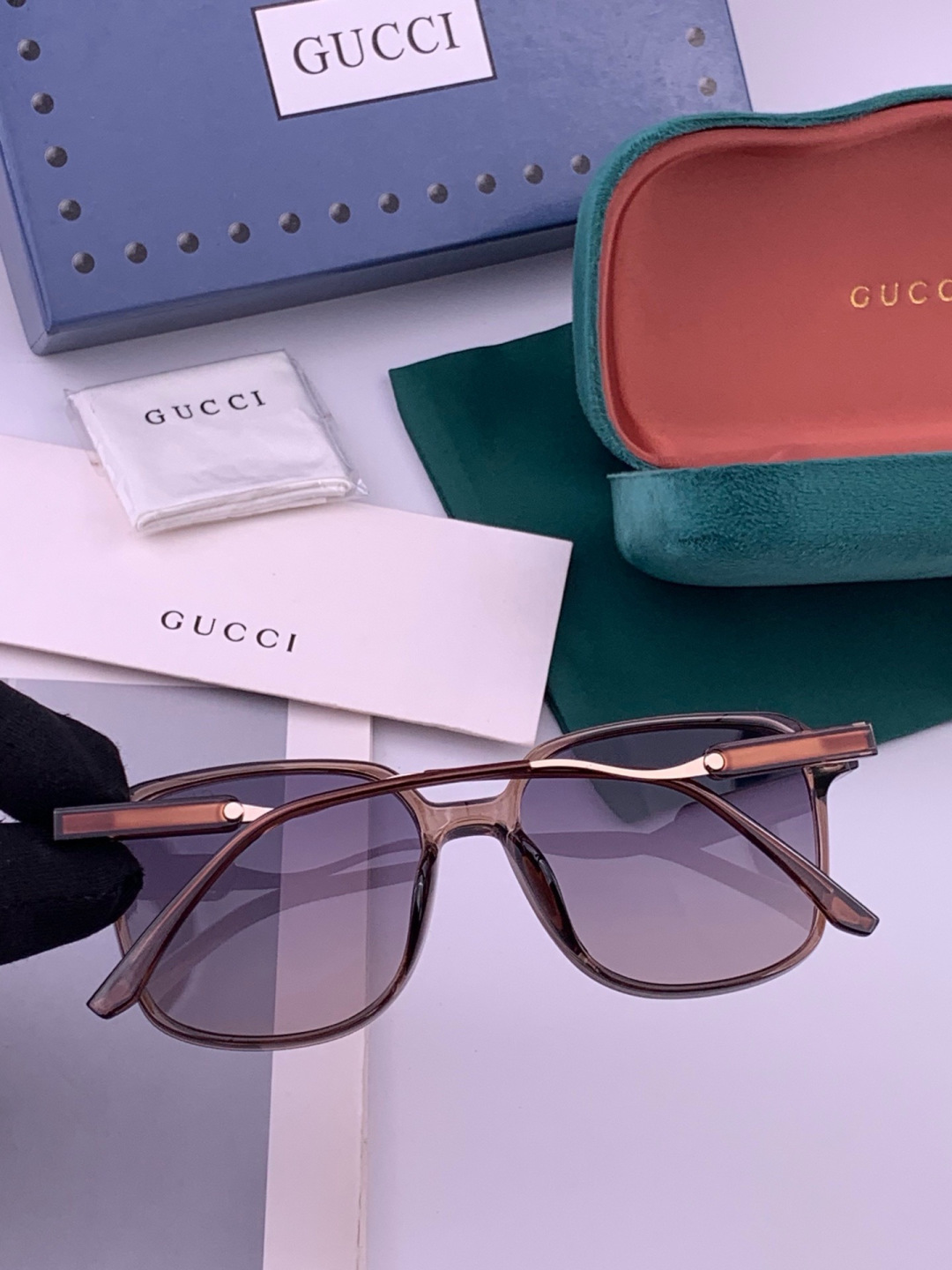 GUCCI 开春新款太阳镜 各路网红纷纷带起气场满分‼️ 俏皮甜美.上脸效果更佳.金属质感超好 型号：G
