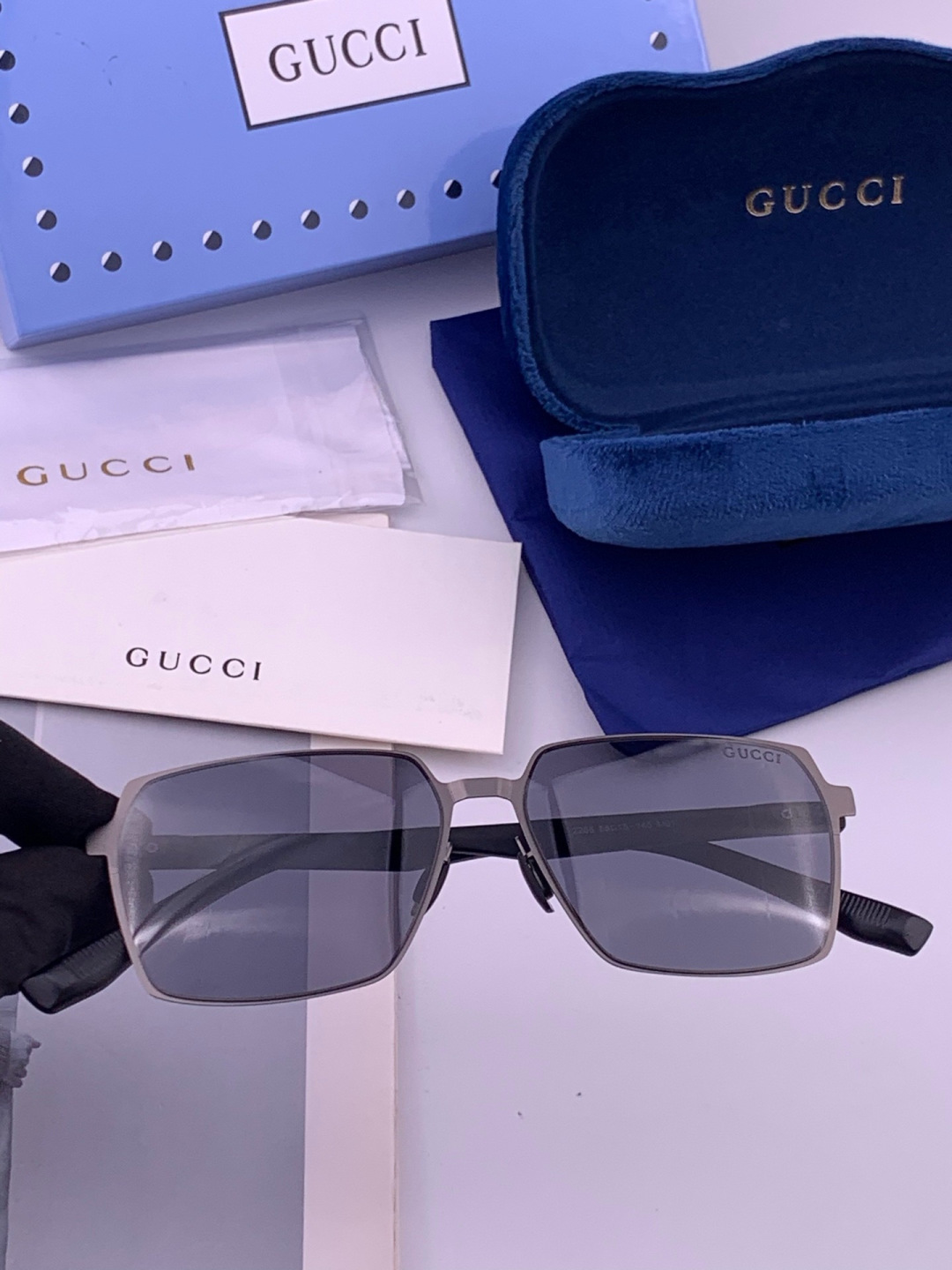 ♦️ GUCCI 新款男女情侣款太阳镜多边形墨镜iP电镀永不褪色 超轻超有弹性整幅眼镜无螺丝重要的是压不
