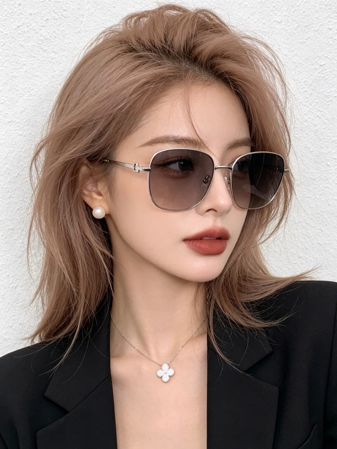 NO:897246,GUCCI's new spring style, the latest square-frame sunglasses. Internet celebrities from all over the world have brought full aura. Playful and sweet. The effect is better on the face. The metal texture is super good. Model G35811 glasses, sunglasses, sunglasses, glasses, gucci19860909GUCCI 开春新款 最新款方框太阳镜 各路网红纷纷带起气场满分 俏皮甜美.上脸效果更佳.金属质感超好 型号G35811眼镜墨镜太阳镜,眼镜,gucci,glasses