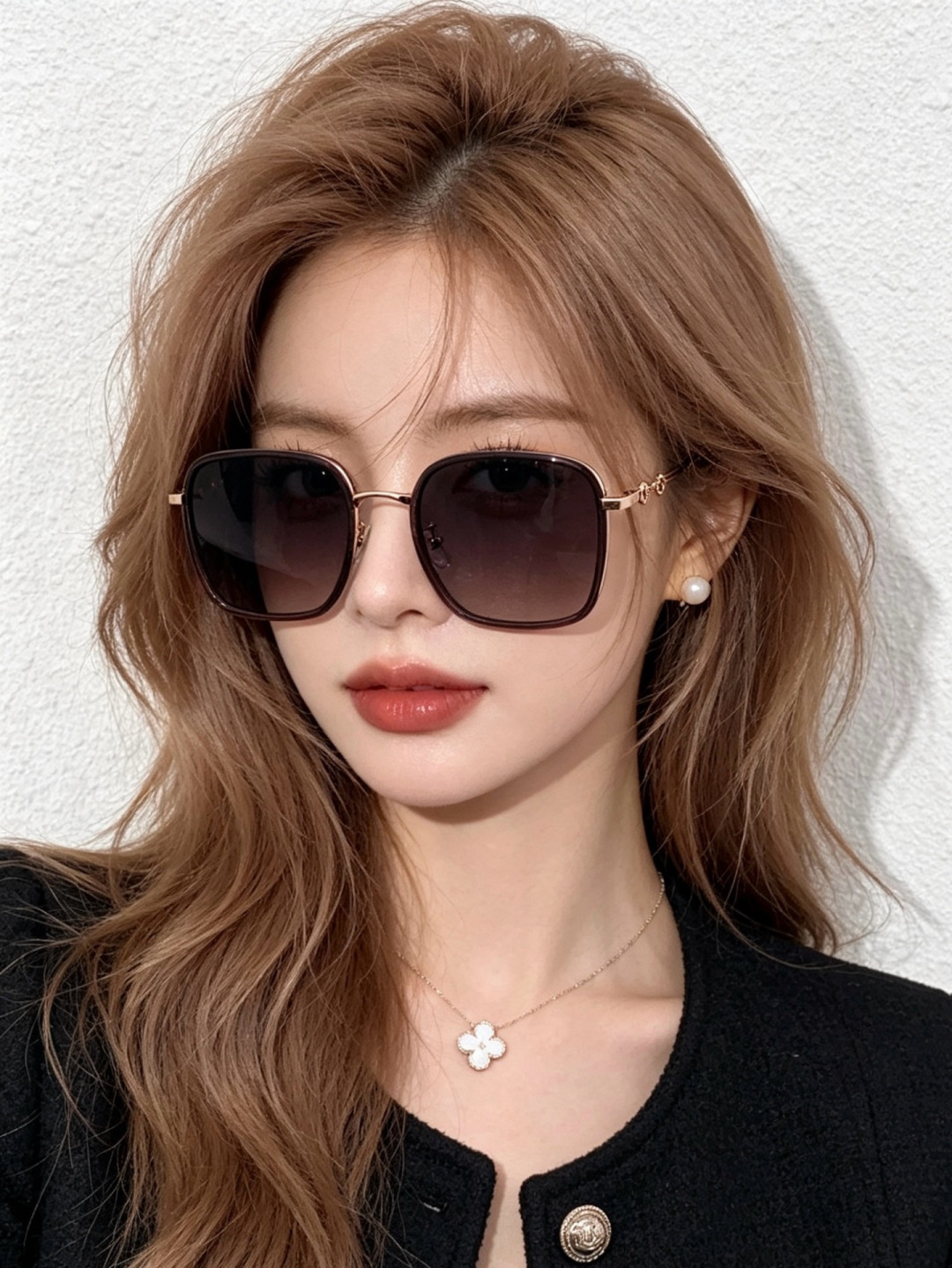 NO:897211,Gucci sunglasses new style. The square frame design is elegant and can visually modify the face shape, highlighting the small face without being picky about the face shape. The retro horsebit buckle is paired with unique purple lenses, which is full of retro feel. The temples adopt the G family’s classic horsebit element, which is retro and fashionable. When worn, it looks like a walking pin-up girl. Model G3228 glasses, sunglasses, sunglasses, glasses, gucci, gucci19860909Gucci墨镜 新款  方框设计再优雅的同时还能在视觉上修饰脸型,敲显脸小,不挑脸型 复古的马衔扣配上独特的紫色镜片,复古感十足 可盐可甜 镜腿采用G家经典的马衔扣元素,复古时髦,戴上简直就是行走的画报女郎型号G3228眼镜墨镜太阳镜,眼镜,gucci,gucci,glasses