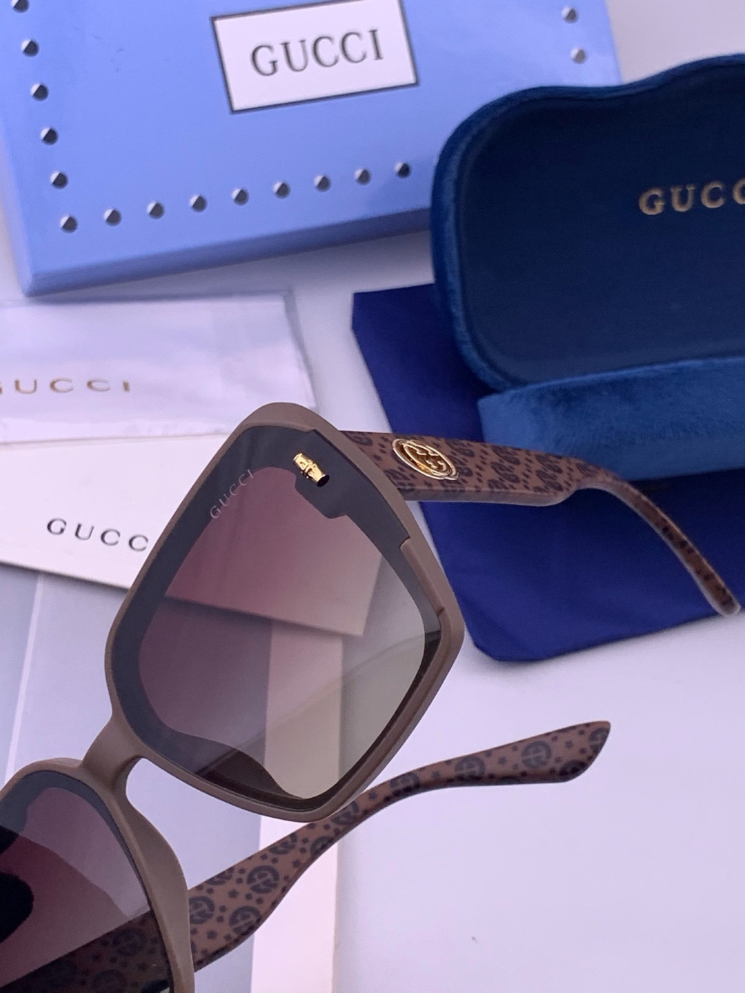 🔺 【GUCCI-尼龙偏光太阳镜】开春新款 潮流爆款 时尚方框连体偏光太阳镜 高品质 佩戴舒适 网红潮款