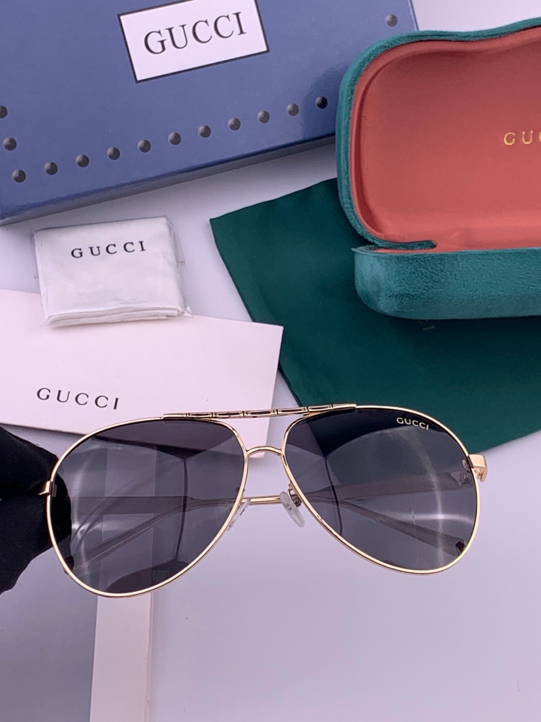 Gucci 🔥  高品质男女款墨镜   👍 进口宝丽来偏光镜片  🔥蛤蟆镜 开车钓鱼都可 🔥百搭显瘦墨镜