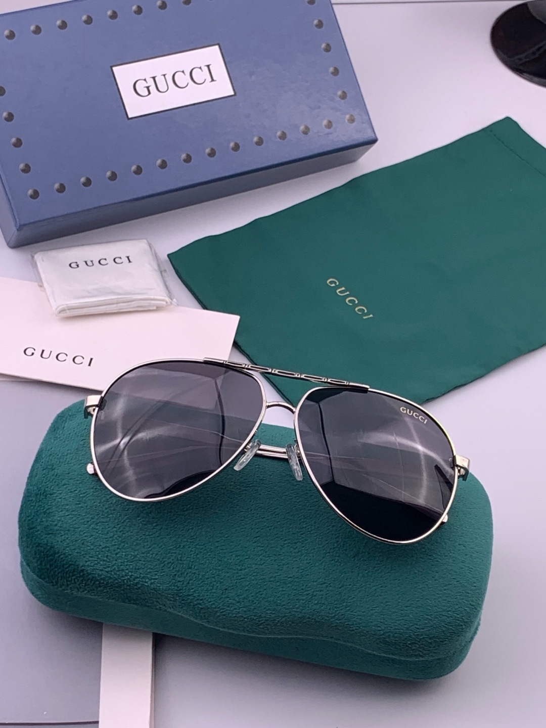 Gucci 🔥  高品质男女款墨镜   👍 进口宝丽来偏光镜片  🔥蛤蟆镜 开车钓鱼都可 🔥百搭显瘦墨镜