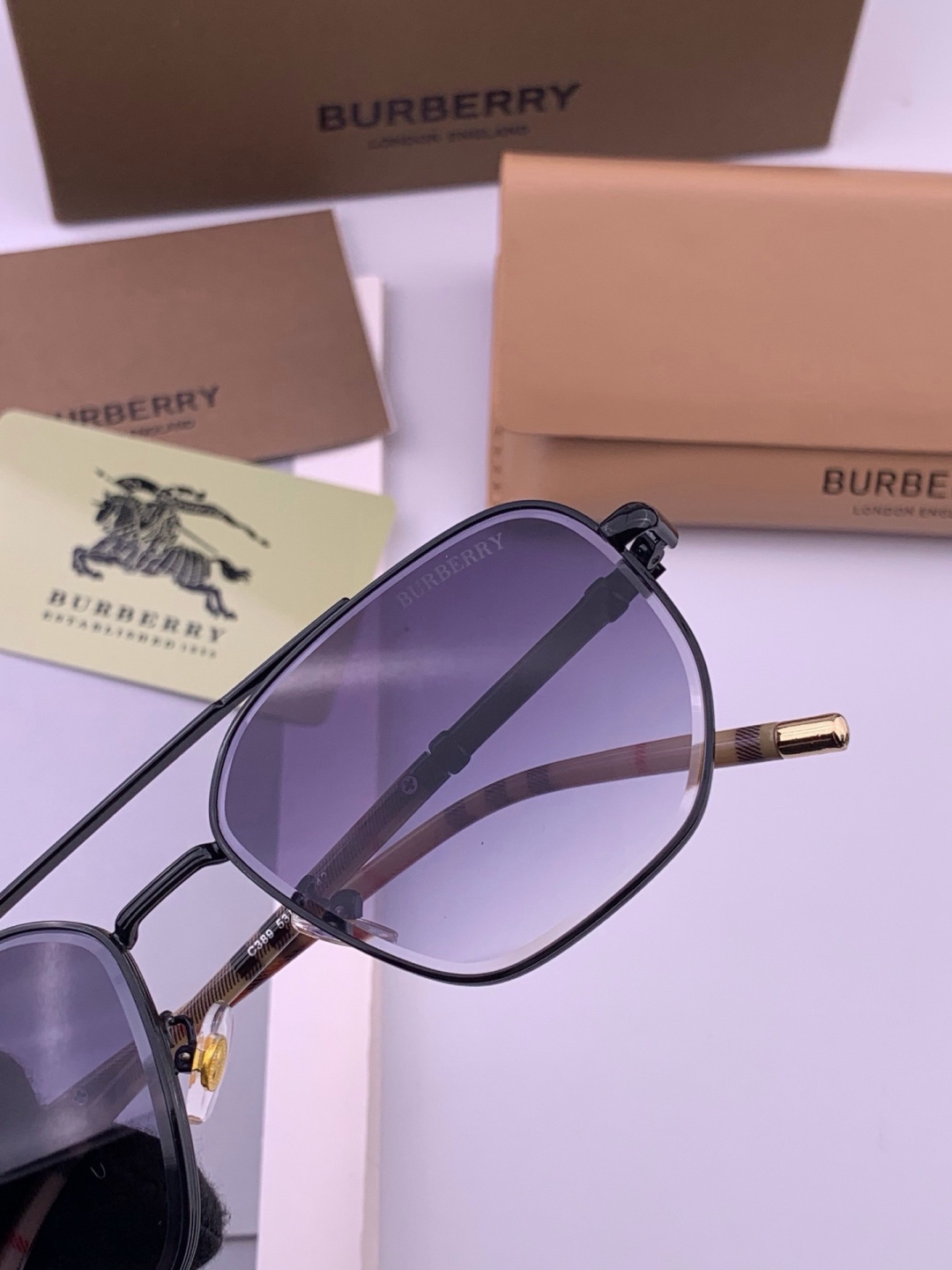 BURBERRY 巴宝莉 男士太阳眼镜 🕶🕶正版蛤蟆 太阳镜💋💋👣👣  高品质 不挑脸 火的狠 🍁🍁💯💯