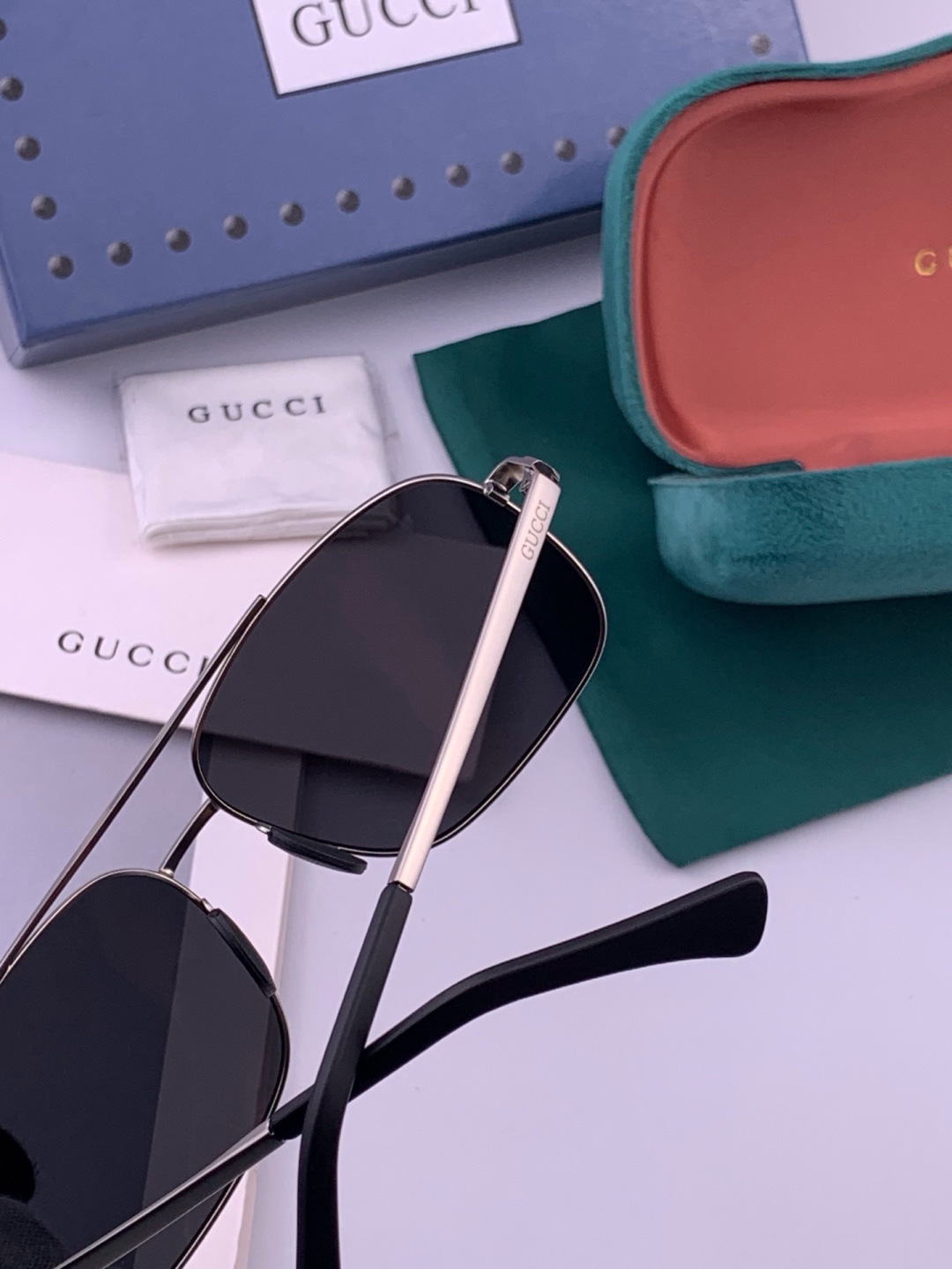 Gucci 🔥  高品质男女款墨镜   👍 进口宝丽来偏光镜片  🔥蛤蟆镜 开车钓鱼都可 🔥百搭显瘦墨镜