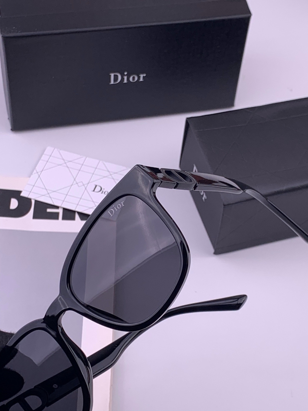 🔺 【DIOR-迪奥】开春新款 潮流爆款 时尚方框偏光太阳镜 高品质 佩戴舒适 网红潮款墨镜 型号：D8