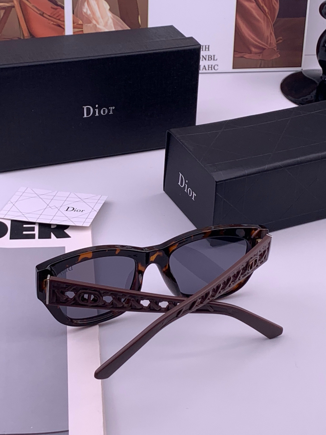 🔺 【DIOR-迪奥】开春新款 潮流爆款 时尚方框偏光太阳镜 高品质 佩戴舒适 网红潮款墨镜 型号：D7