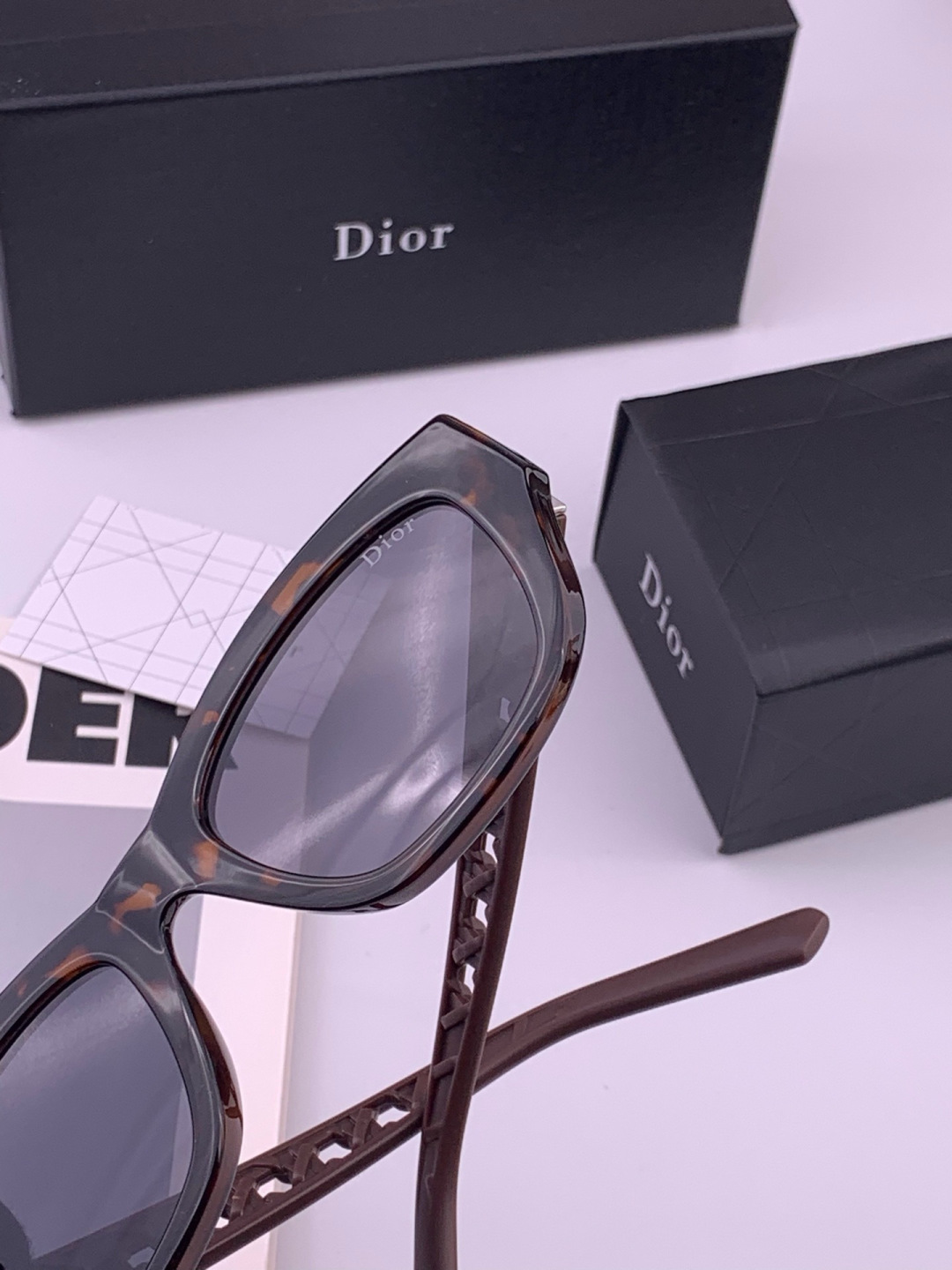 🔺 【DIOR-迪奥】开春新款 潮流爆款 时尚方框偏光太阳镜 高品质 佩戴舒适 网红潮款墨镜 型号：D7