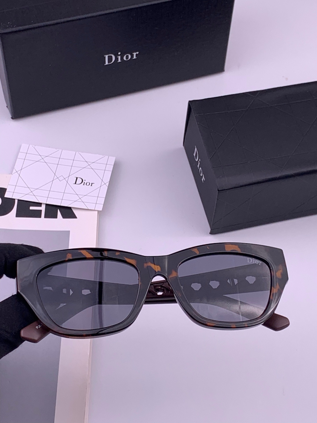 🔺 【DIOR-迪奥】开春新款 潮流爆款 时尚方框偏光太阳镜 高品质 佩戴舒适 网红潮款墨镜 型号：D7