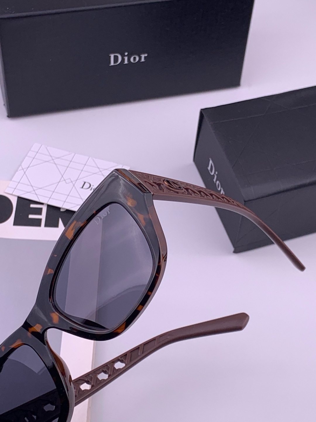🔺 【DIOR-迪奥】开春新款 潮流爆款 时尚方框偏光太阳镜 高品质 佩戴舒适 网红潮款墨镜 型号：D7