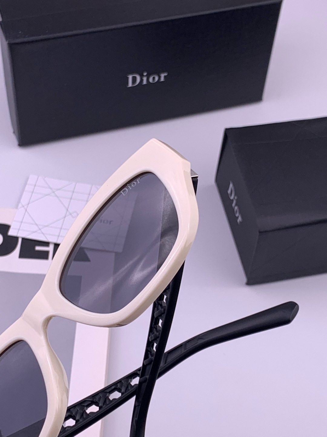 🔺 【DIOR-迪奥】开春新款 潮流爆款 时尚方框偏光太阳镜 高品质 佩戴舒适 网红潮款墨镜 型号：D7