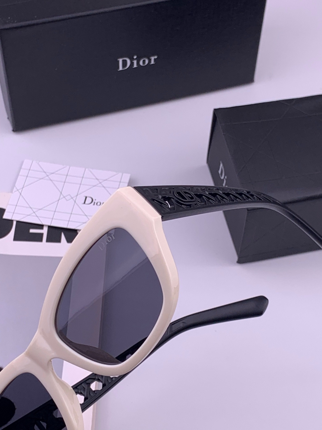 🔺 【DIOR-迪奥】开春新款 潮流爆款 时尚方框偏光太阳镜 高品质 佩戴舒适 网红潮款墨镜 型号：D7