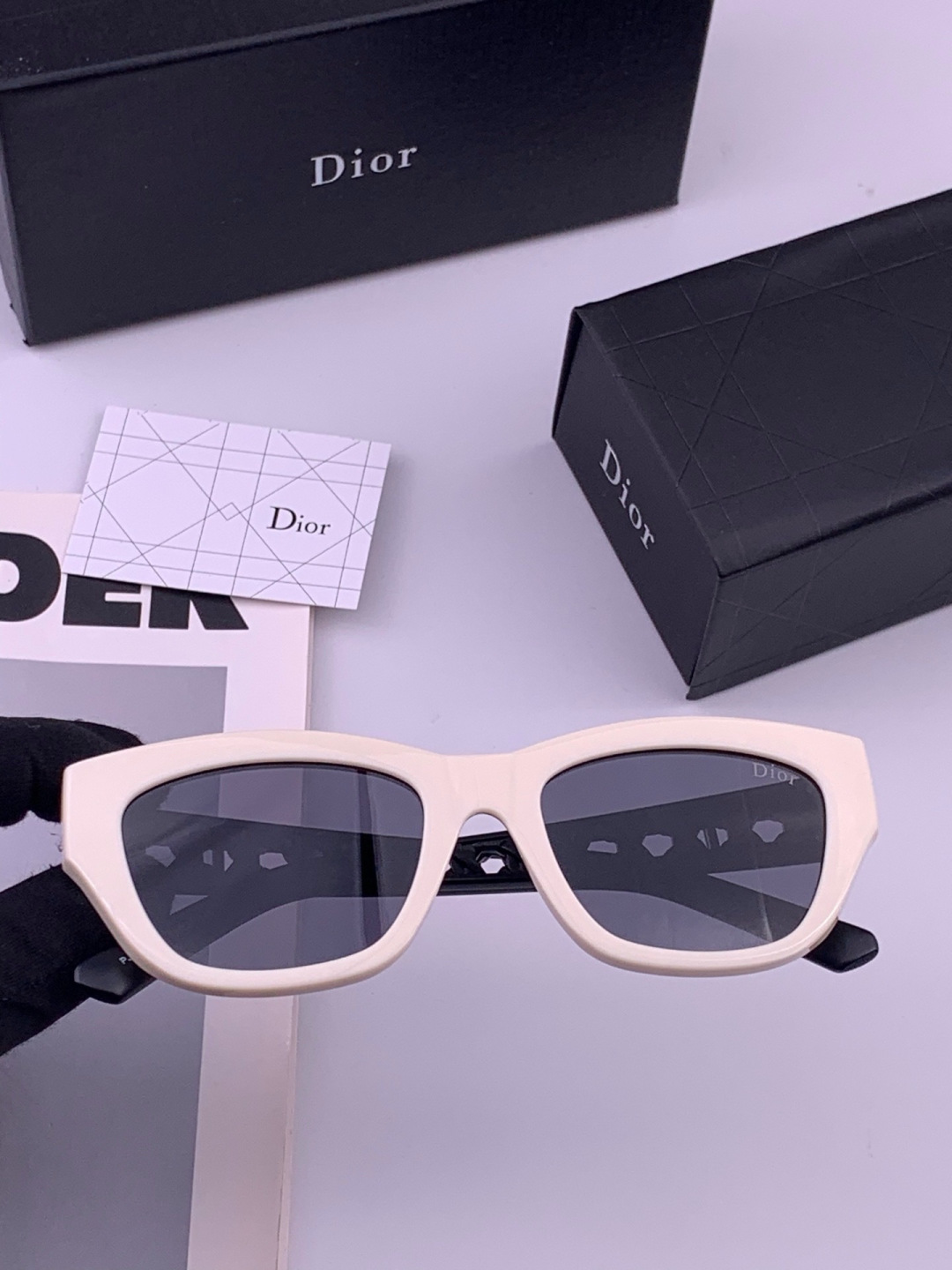 🔺 【DIOR-迪奥】开春新款 潮流爆款 时尚方框偏光太阳镜 高品质 佩戴舒适 网红潮款墨镜 型号：D7