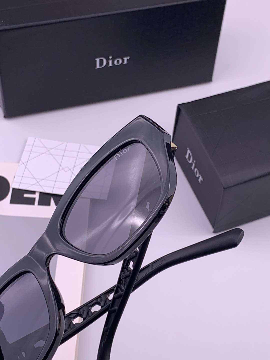 🔺 【DIOR-迪奥】开春新款 潮流爆款 时尚方框偏光太阳镜 高品质 佩戴舒适 网红潮款墨镜 型号：D7