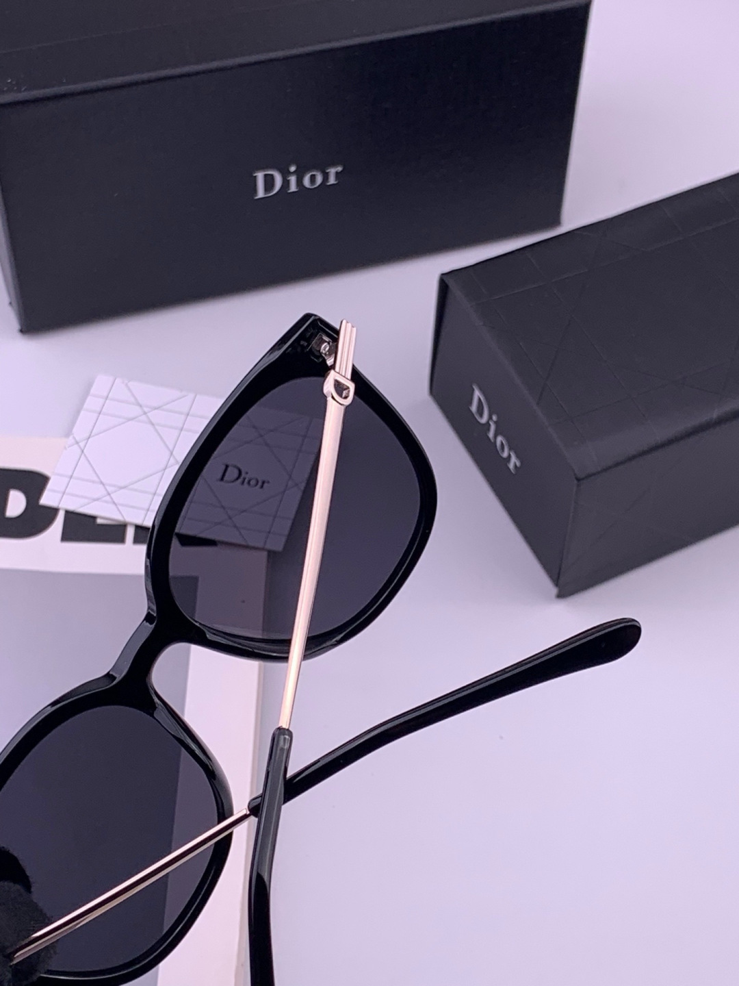 🔺 【DIOR-迪奥】开春新款 潮流爆款 时尚方框偏光太阳镜 高品质 佩戴舒适 网红潮款墨镜 型号：D3