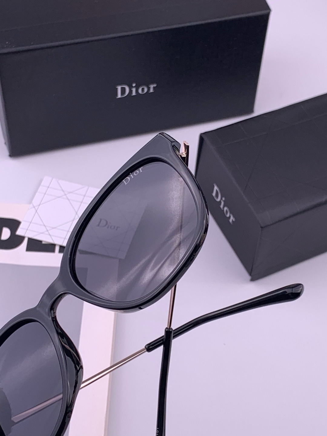 🔺 【DIOR-迪奥】开春新款 潮流爆款 时尚方框偏光太阳镜 高品质 佩戴舒适 网红潮款墨镜 型号：D3