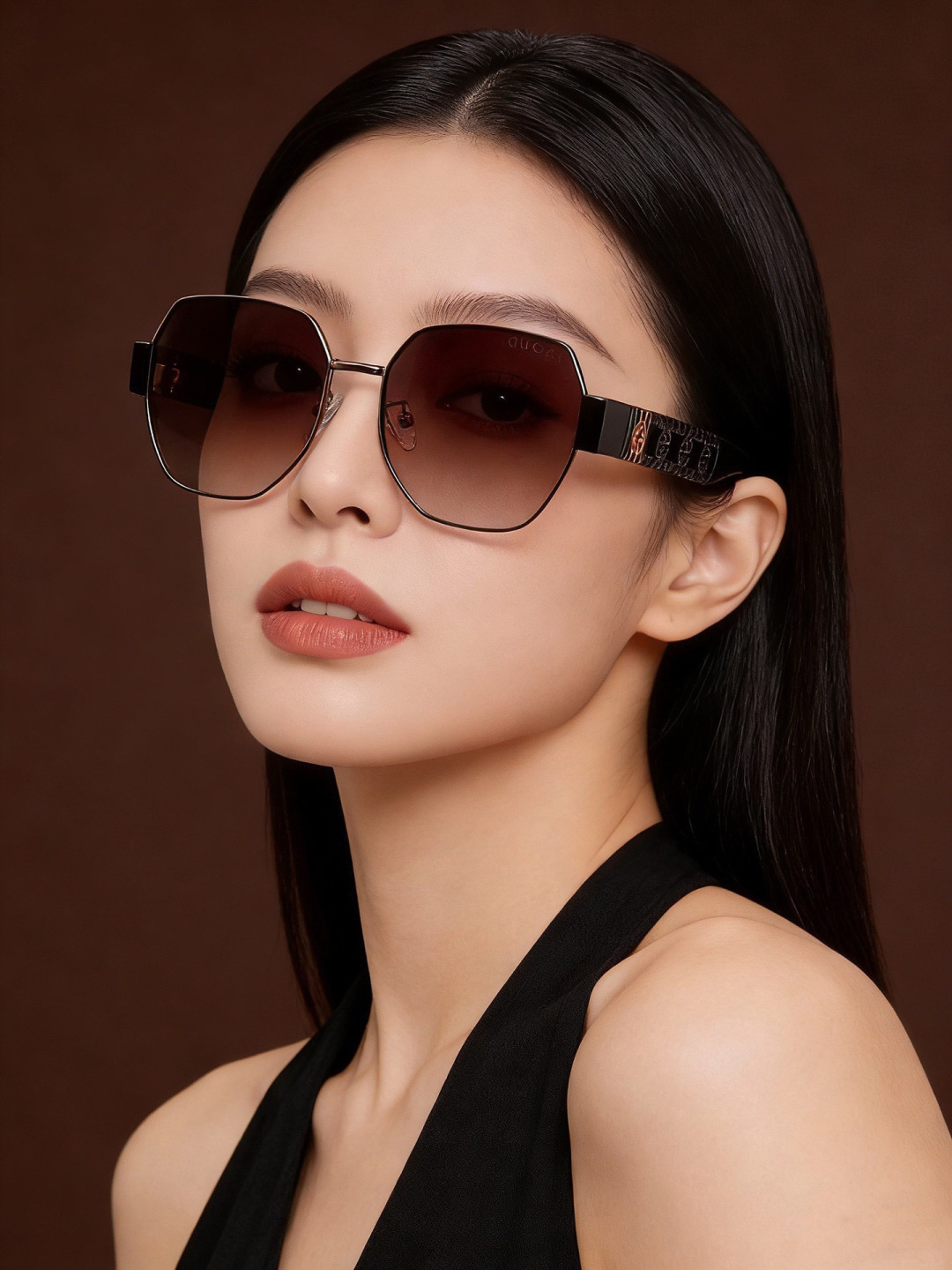 NO:927036,GUCCI's new spring style, the latest square-frame sunglasses. Internet celebrities from all over the world have brought full aura. Playful and sweet. The effect is better on the face. The metal texture is super good. Model G1370 glasses, sunglasses, sunglasses, glasses, gucci19860909GUCCI 开春新款 最新款方框太阳镜 各路网红纷纷带起气场满分 俏皮甜美.上脸效果更佳.金属质感超好 型号G1370眼镜墨镜太阳镜,眼镜,gucci,glasses