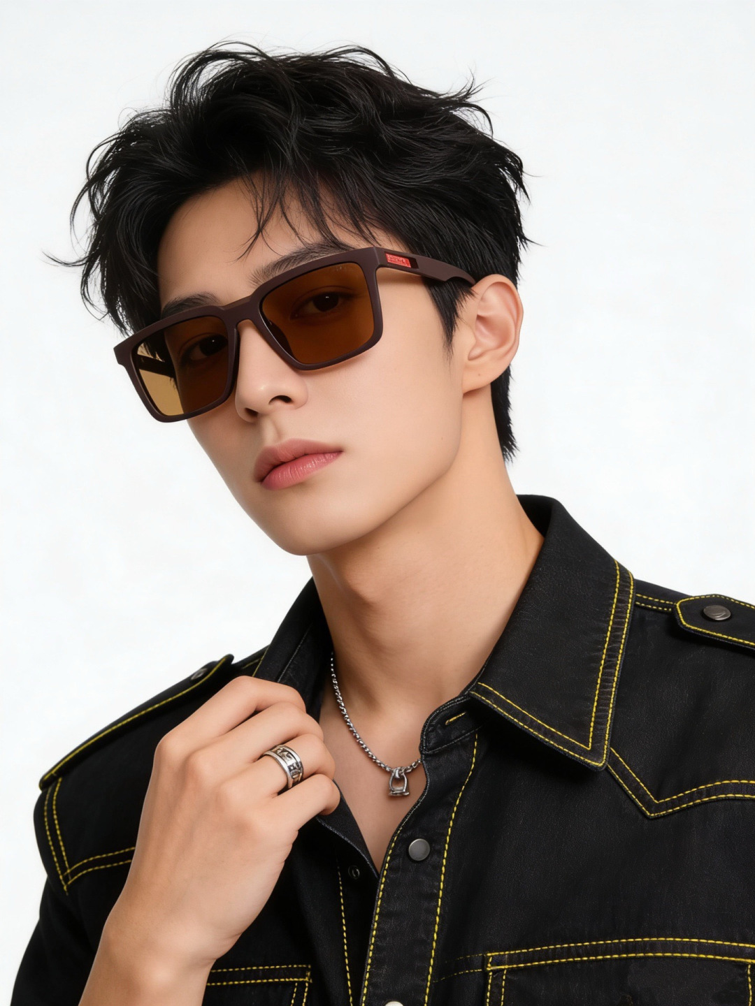 NO:927068,65 Prada square frame polarized sunglasses. The sunglasses have a classic square frame design, which does not matter the shape of your face. It looks very elegant whether paired with a coat or a dress. It prevents ultraviolet rays. Model model 46905 glasses, sunglasses, sunglasses, glasses, prada, skirts1986090965 普拉达 方框偏光太阳镜墨镜经典的方框设计,不挑脸型,无论搭配大衣还是连衣裙都非常显气质 预防紫外线 型号型号46905眼镜墨镜太阳镜,眼镜,prada,skirts,glasses