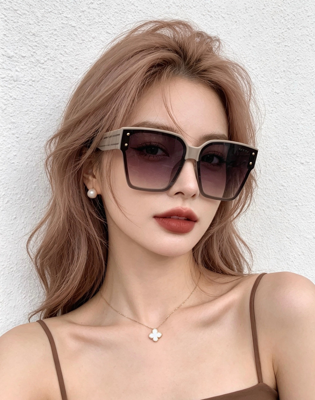 NO:927105,GUCCI's new spring style, the latest square-frame sunglasses. Internet celebrities from all over the world have brought full aura. Playful and sweet. The effect is better on the face. The metal texture is super good. Model G7290 glasses, sunglasses, sunglasses, glasses, gucci19860909GUCCI 开春新款 最新款方框太阳镜 各路网红纷纷带起气场满分 俏皮甜美.上脸效果更佳.金属质感超好 型号G7290眼镜墨镜太阳镜,眼镜,gucci,glasses