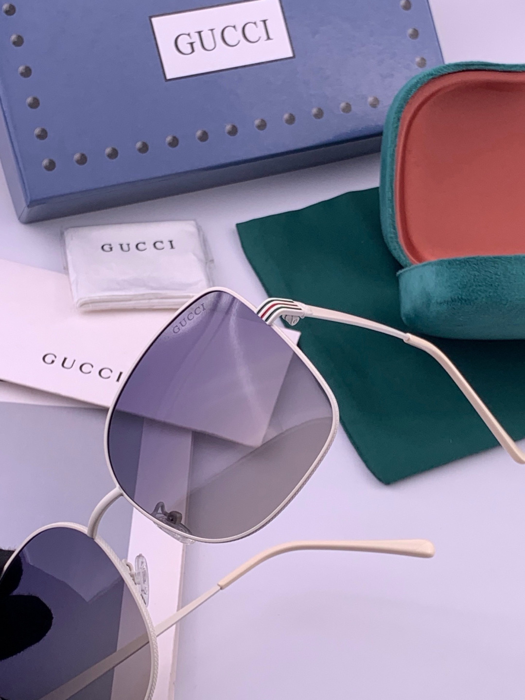 GUCCI 开春新款 最新款方框太阳镜 各路网红纷纷带起气场满分‼️ 俏皮甜美.上脸效果更佳.金属质感超