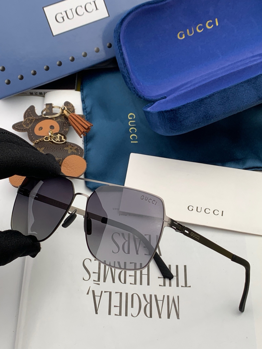 ♦️GUCCI 新款男女情侣款太阳镜多边形墨镜iP电镀永不褪色 超轻超有弹性整幅眼镜无螺丝重要的是压不坏 高清尼龙镜片、