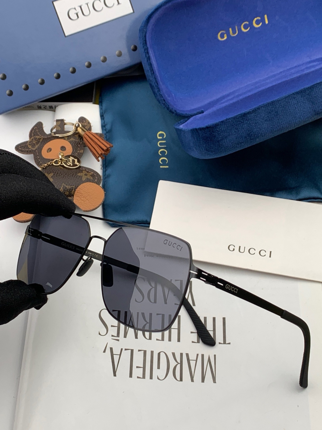♦️GUCCI 新款男女情侣款太阳镜多边形墨镜iP电镀永不褪色 超轻超有弹性整幅眼镜无螺丝重要的是压不坏 高清尼龙镜片、