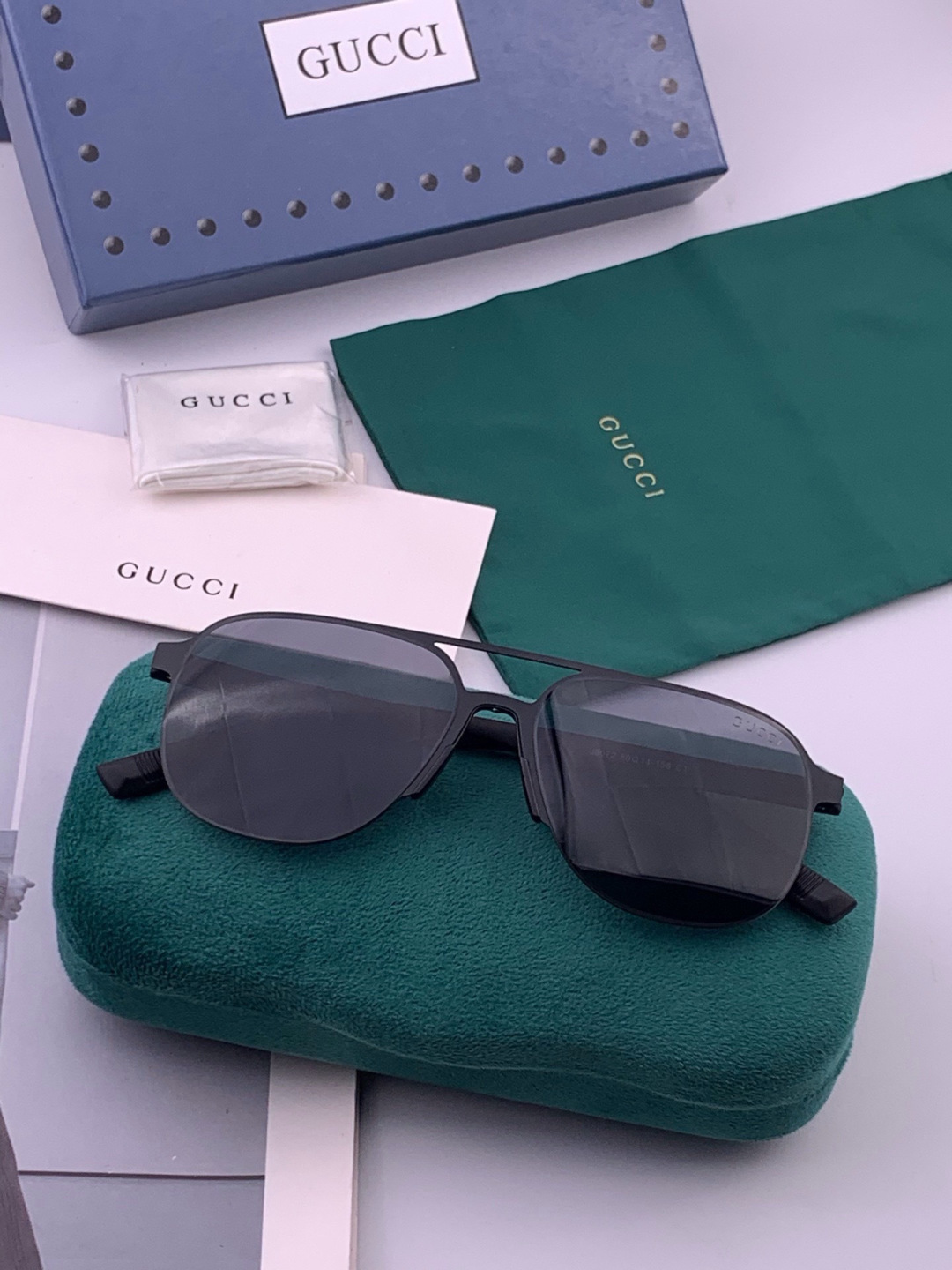 GUCCI 男款炫彩飞行员偏光太阳镜 ❤️材质：高清尼龙加厚卡槽高清偏光镜片 🌹无边框镜架💕颜👍型号：G2807