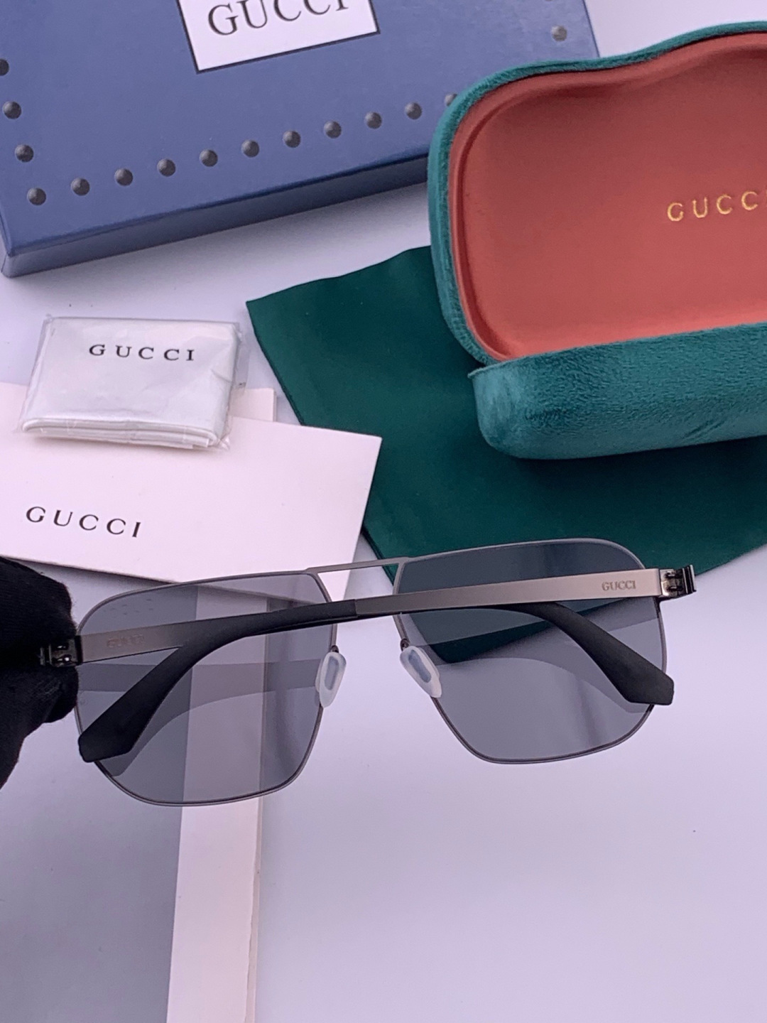 Gucci 春夏新款超轻无螺丝压不坏系列情侣款太阳镜高清尼龙镜片🦅完美品质，适合各种脸型，经典太阳镜亮相时装周.超酷拉风