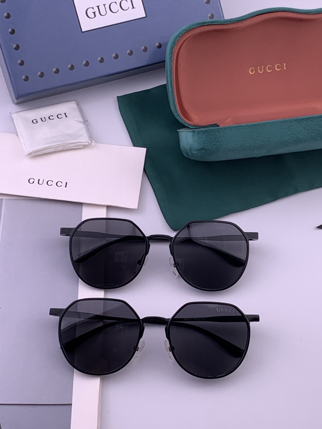 GUCCI-新款情侣款偏光太阳镜、完美品质，独特设计 高品质  高档哑色男仕太阳镜 铝镁材质的镜架超轻还防汗腐蚀〽️ 适