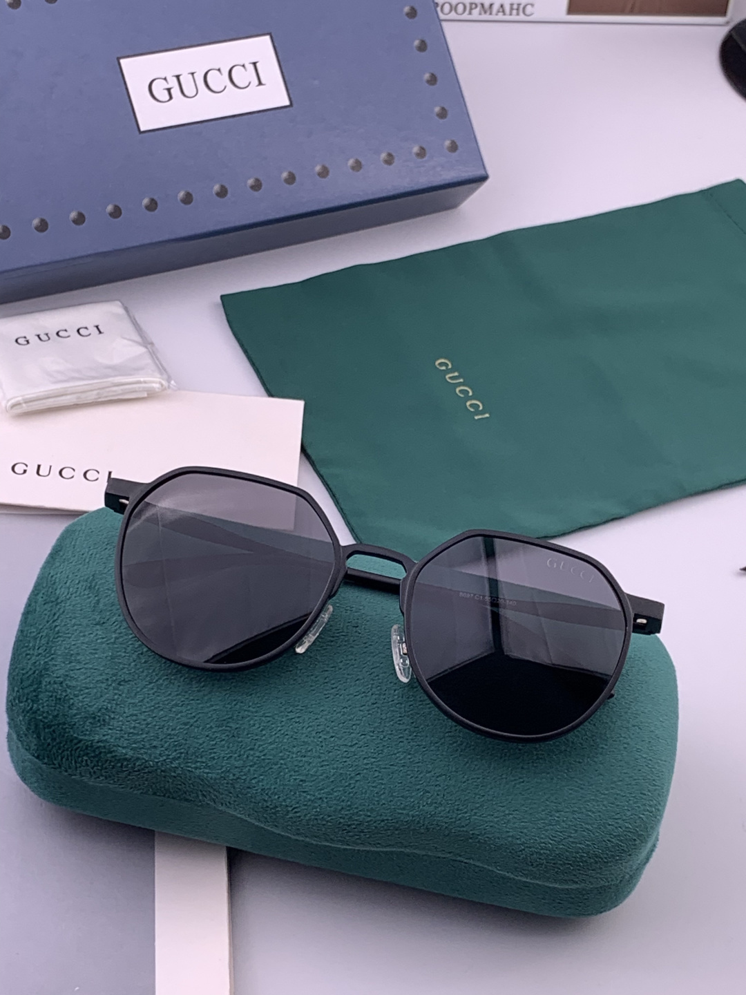 GUCCI-新款情侣款偏光太阳镜、完美品质，独特设计 高品质  高档哑色男仕太阳镜 铝镁材质的镜架超轻还防汗腐蚀〽️ 适