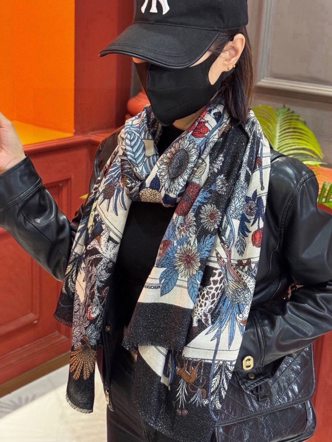 会发光发亮的围巾 羊绒新款🆕👏买了都说好看‼️推荐💕爱马仕双面同色羊绒方巾，【奇珍乐园】顶级工艺超值‼️爱马仕专柜爆款🎁