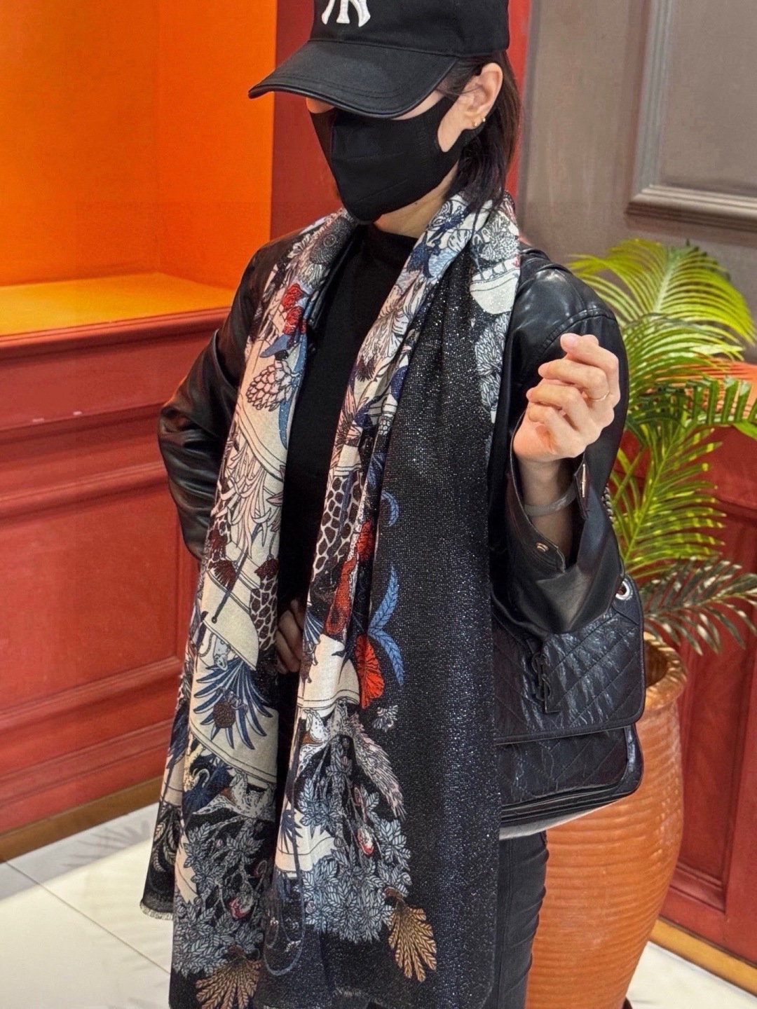 会发光发亮的围巾 羊绒新款🆕👏买了都说好看‼️推荐💕爱马仕双面同色羊绒方巾，【奇珍乐园】顶级工艺超值‼️爱马仕专柜爆款🎁