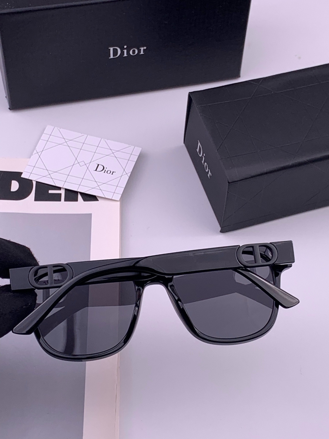 🔺 【DIOR-迪奥】开春新款 潮流爆款 时尚方框偏光太阳镜 高品质 佩戴舒适 网红潮款墨镜 型号：D8913