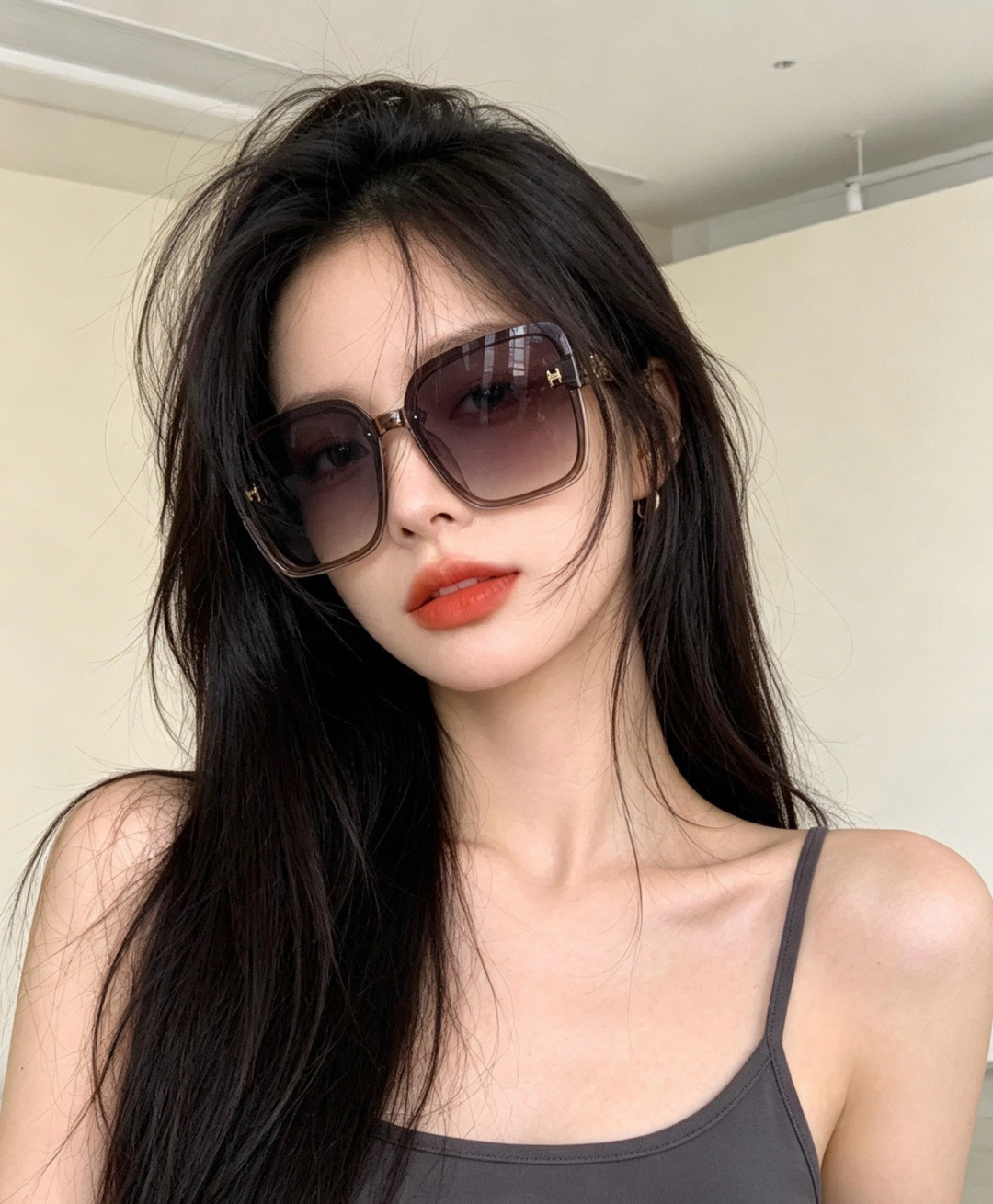 NO:947815,HERMES Hermès new spring new original shipment Internet celebrity super popular classic luxury global style [strong] [cool] [kiss] fashionable square frame sunglasses [satisfied] extraordinary temperament classic one-piece large frame style sunglasses [basketball] top quality luxury logo genuine high quality model H7993 glasses, sunglasses, sunglasses, glasses, hermes, hermes19860909HERMES 爱马仕 开春新款原版出货 网红超爆款经典奢华全球风[强][酷][亲亲] 时尚方框太阳镜[得意] 气质非凡 经典连体大框款式太阳眼镜[篮球] 顶级品质 奢华logo 正版高质量 型号H7993眼镜墨镜太阳镜,眼镜,hermes,hermes,glasses